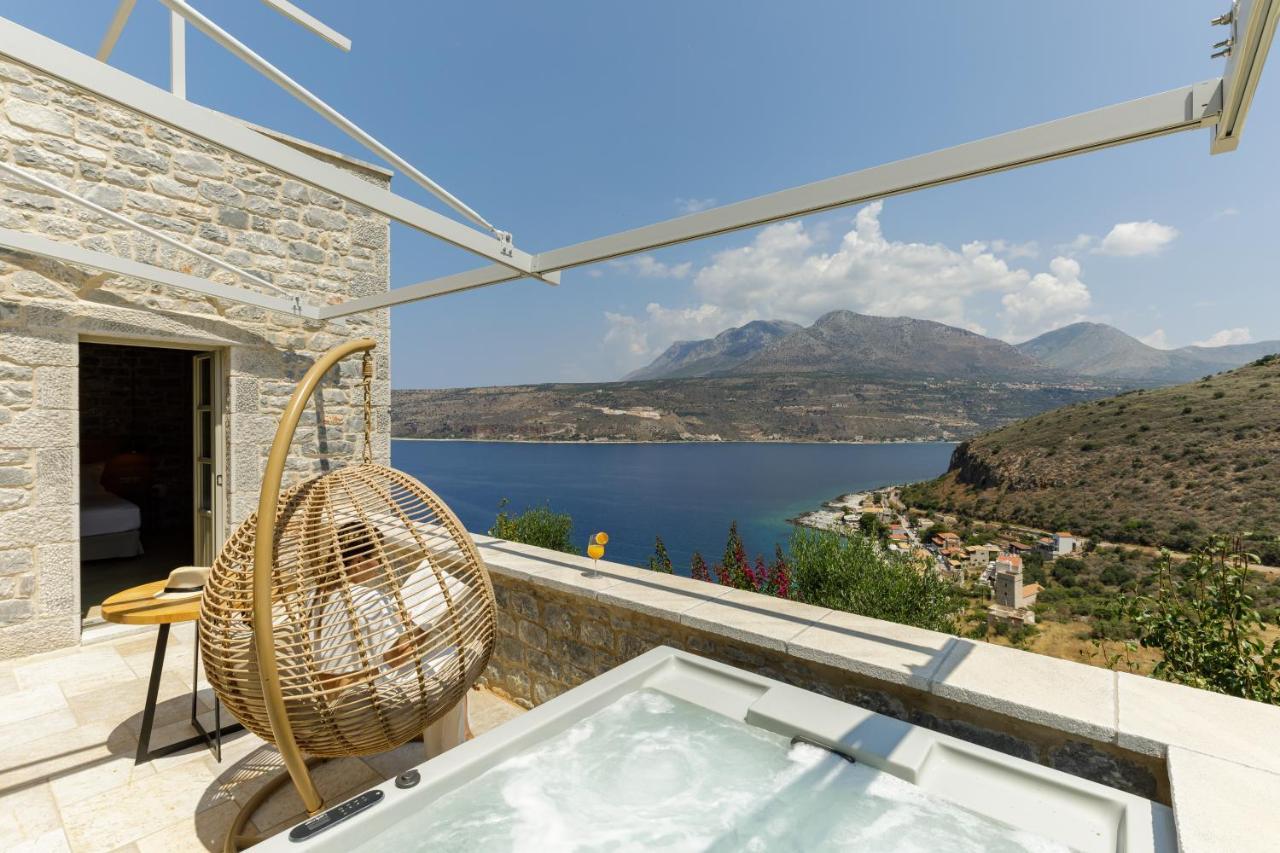 Trapela Limeni Luxury Suites Bagian luar foto