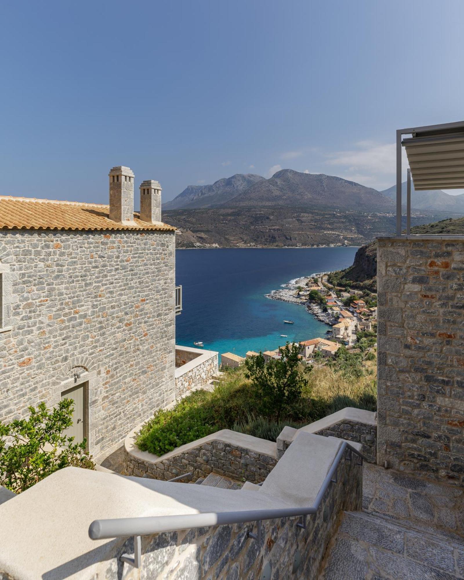 Trapela Limeni Luxury Suites Bagian luar foto