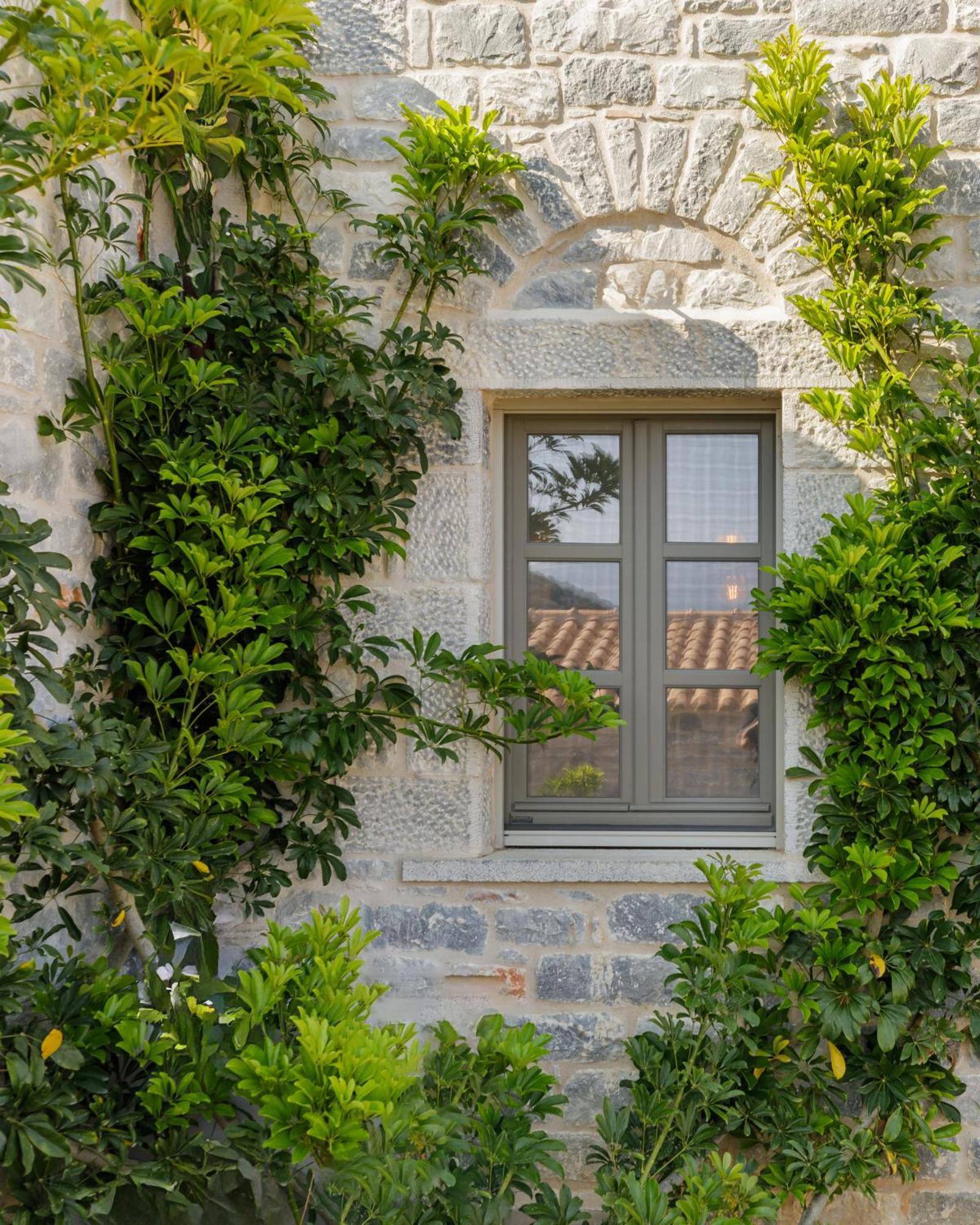 Trapela Limeni Luxury Suites Bagian luar foto
