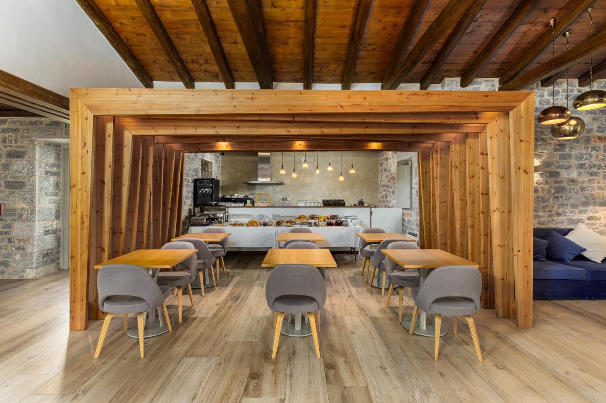 Trapela Limeni Luxury Suites Bagian luar foto