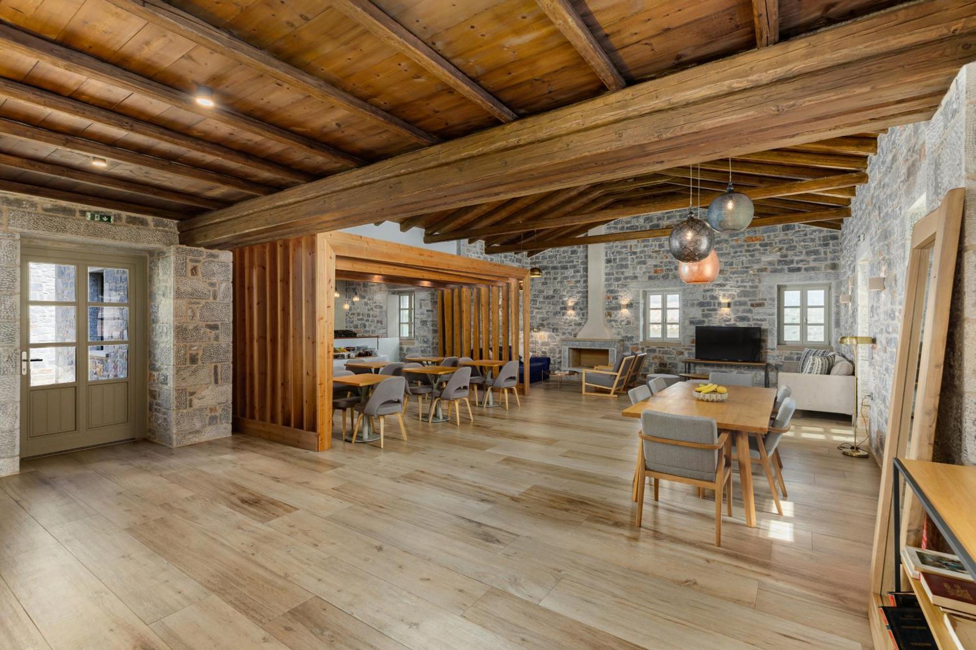 Trapela Limeni Luxury Suites Bagian luar foto