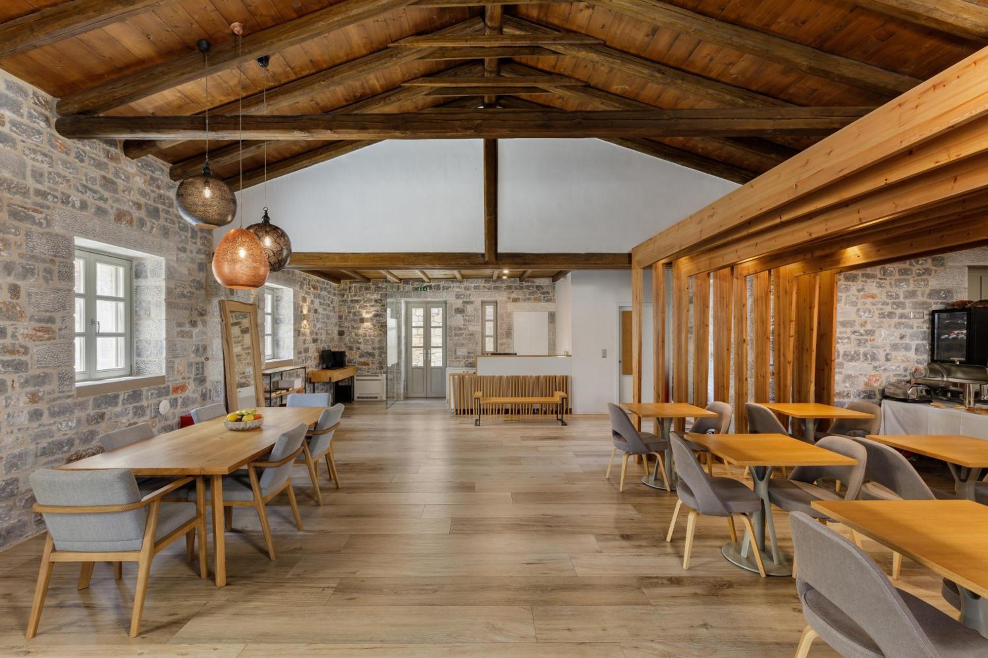 Trapela Limeni Luxury Suites Bagian luar foto