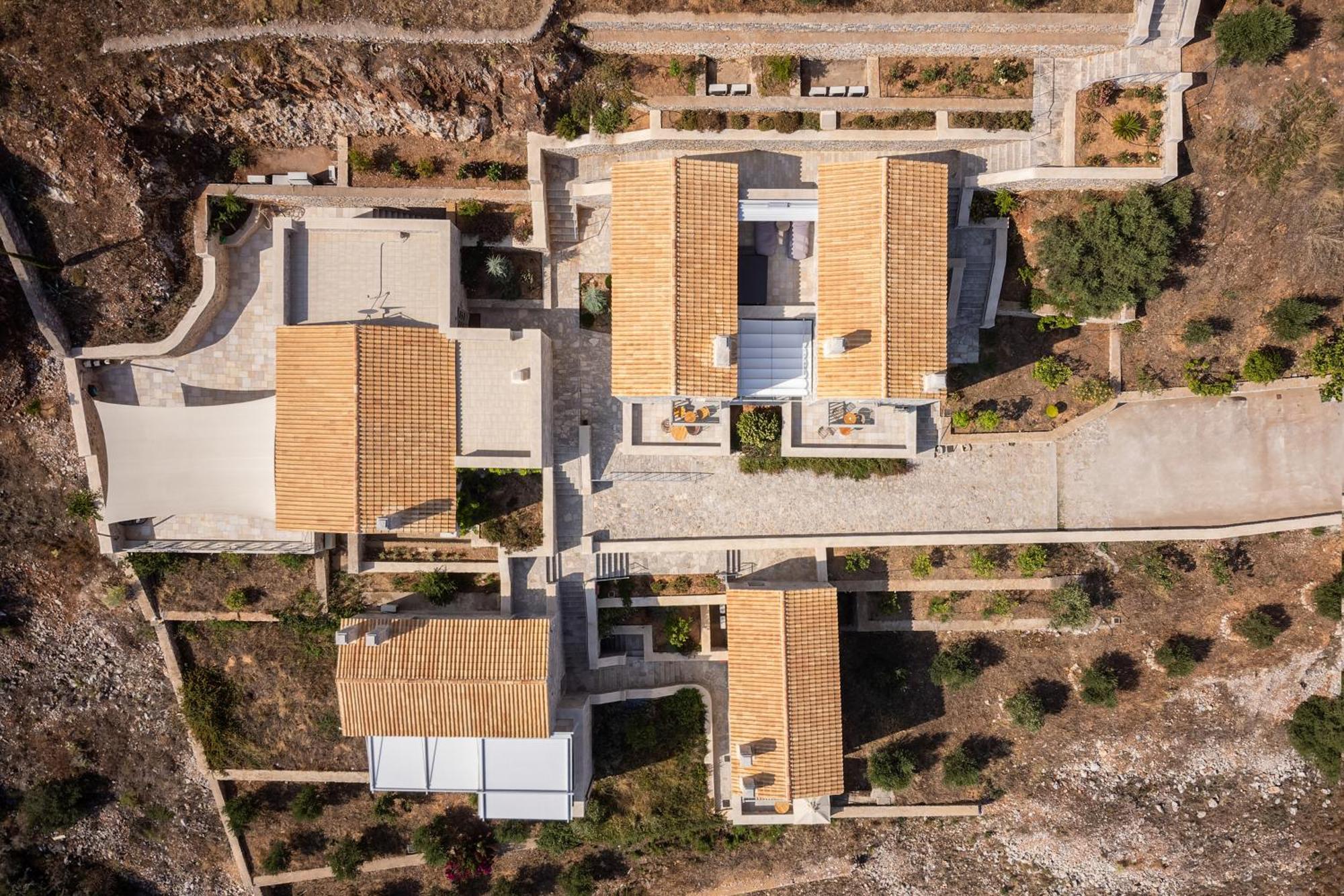 Trapela Limeni Luxury Suites Bagian luar foto