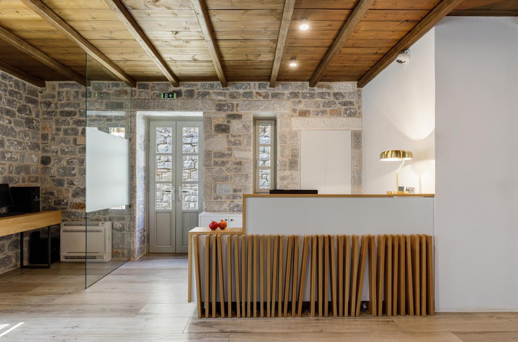 Trapela Limeni Luxury Suites Bagian luar foto