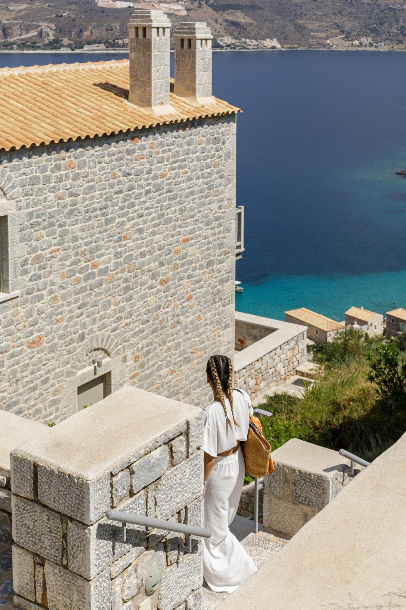 Trapela Limeni Luxury Suites Bagian luar foto