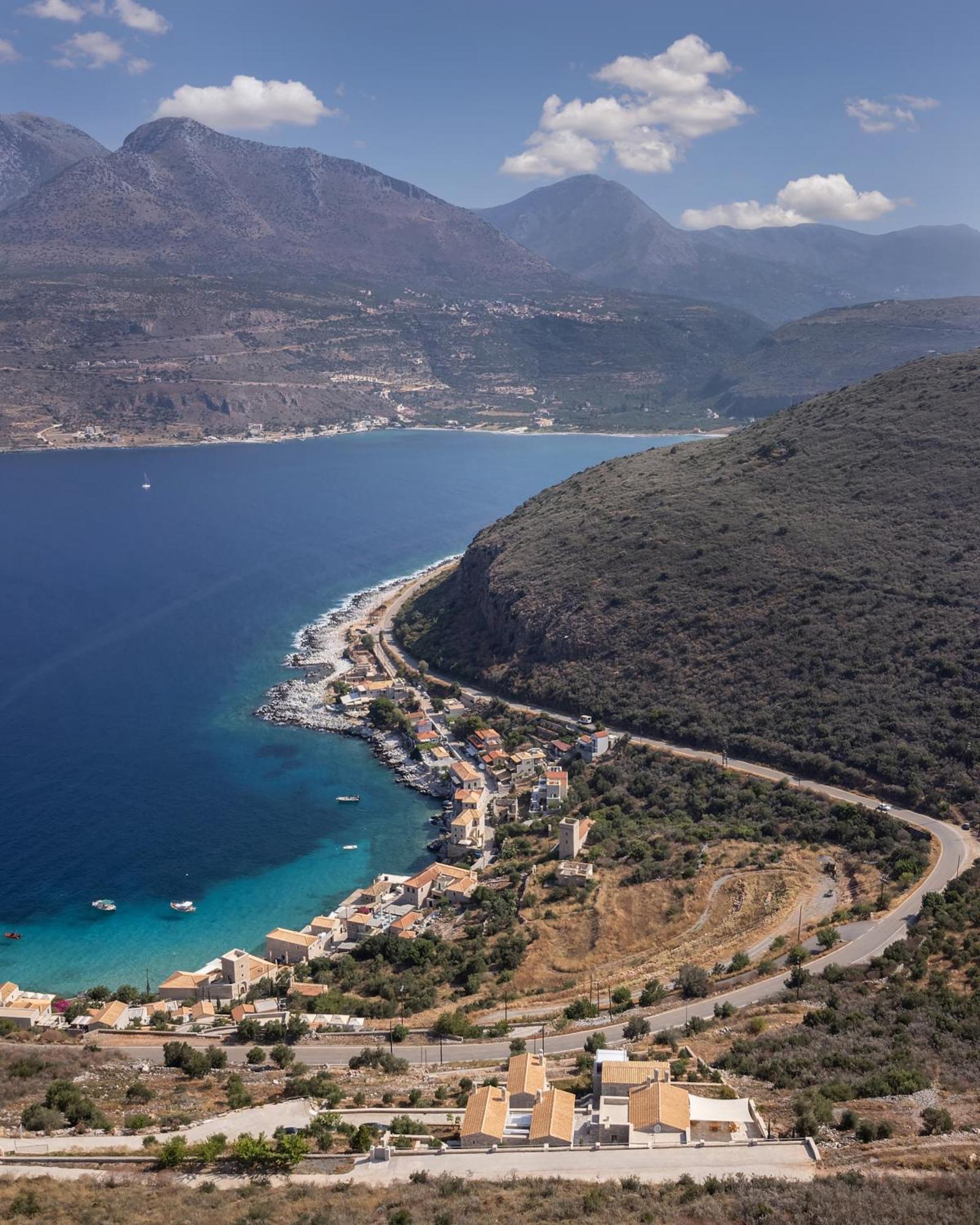 Trapela Limeni Luxury Suites Bagian luar foto