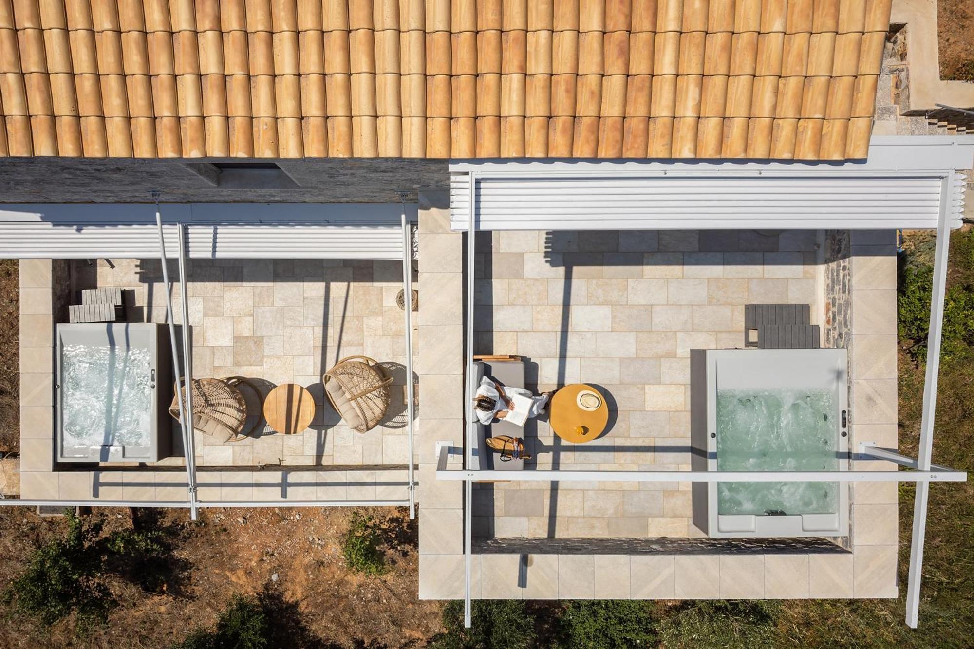Trapela Limeni Luxury Suites Bagian luar foto