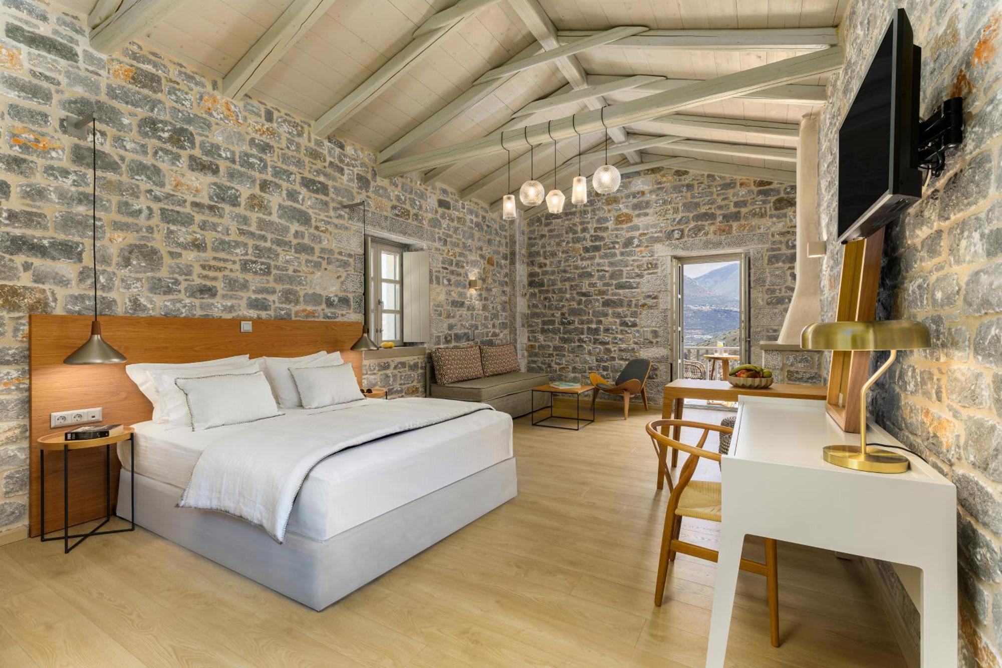Trapela Limeni Luxury Suites Bagian luar foto