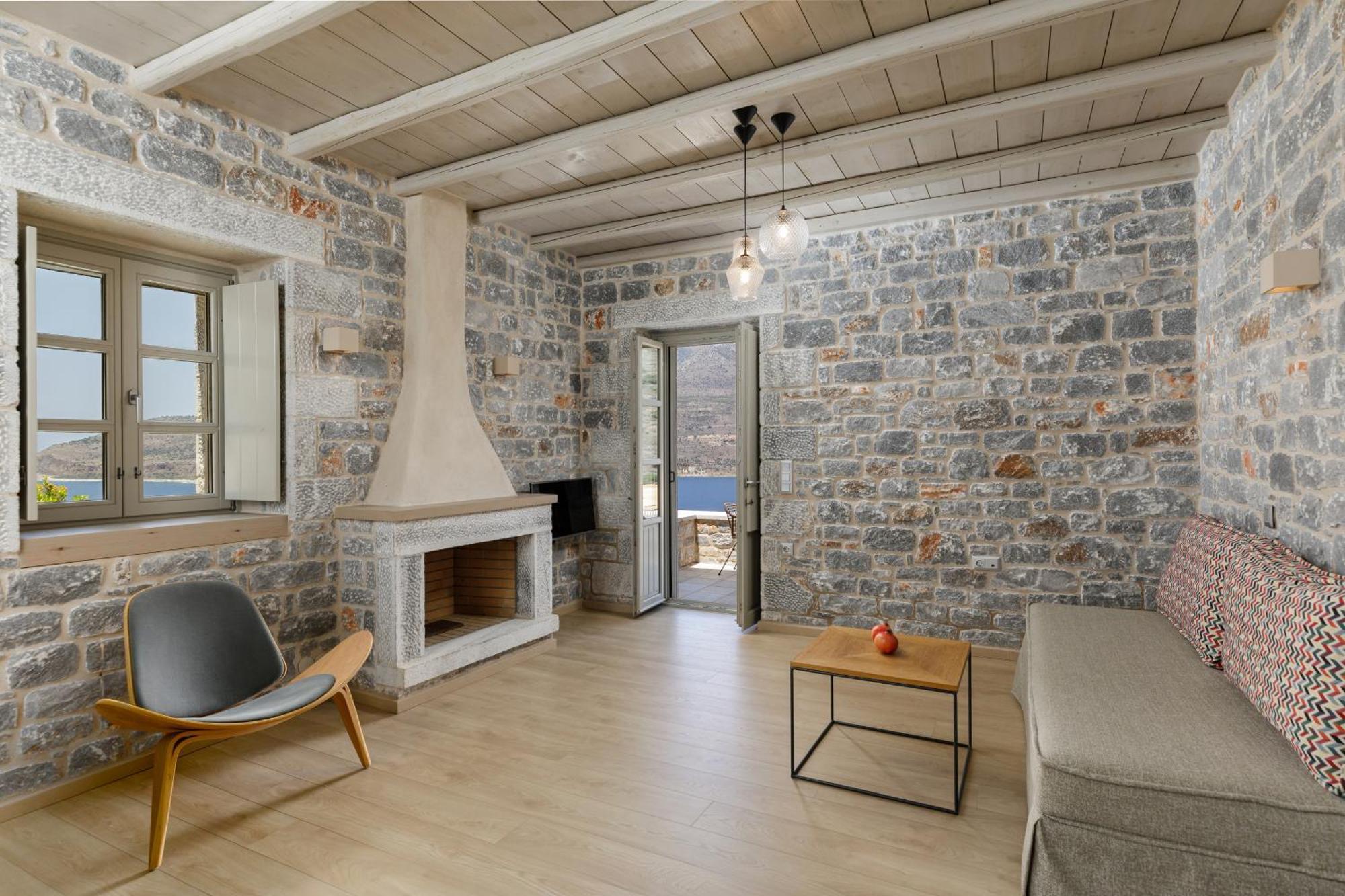 Trapela Limeni Luxury Suites Bagian luar foto