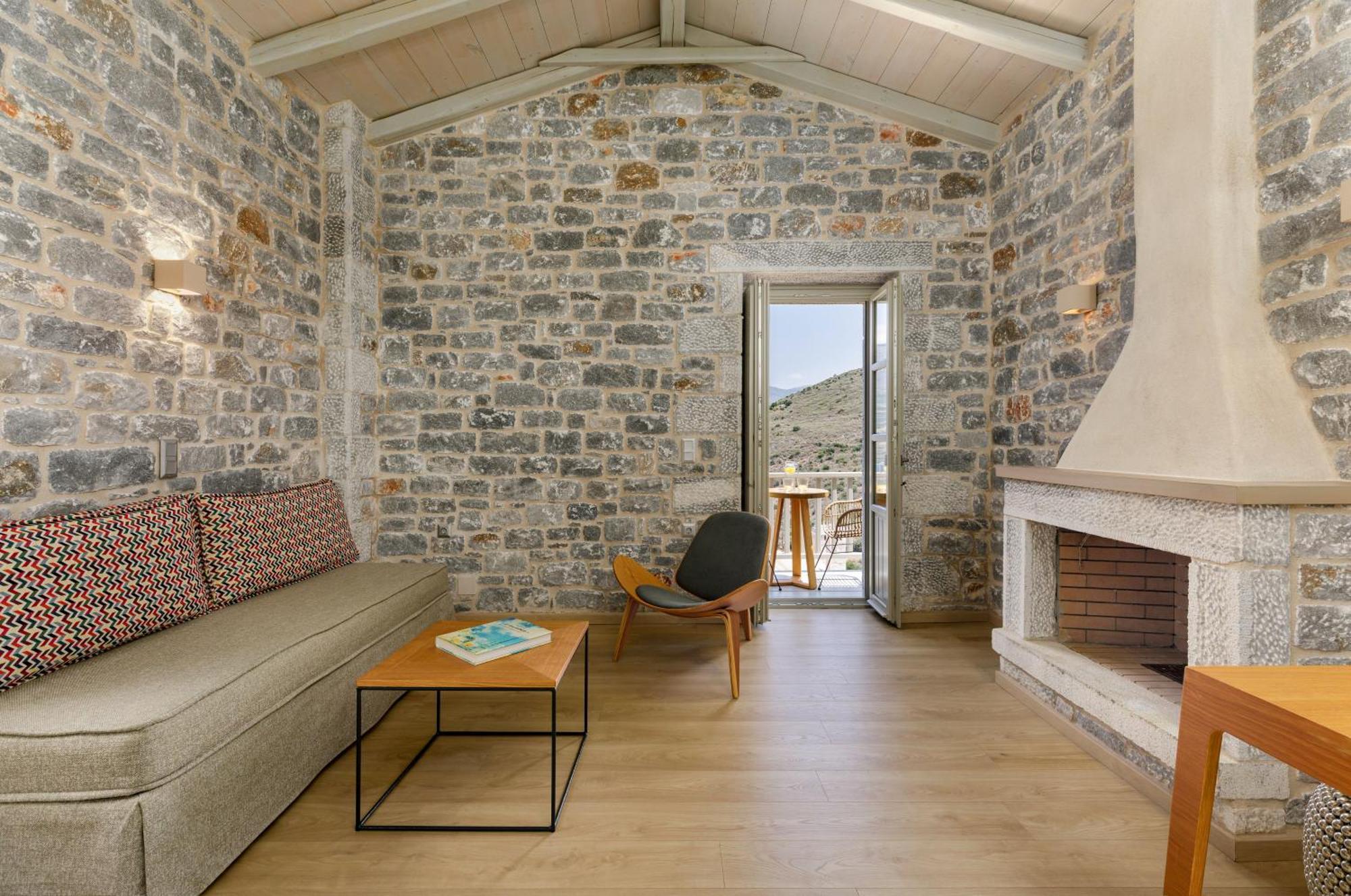 Trapela Limeni Luxury Suites Bagian luar foto