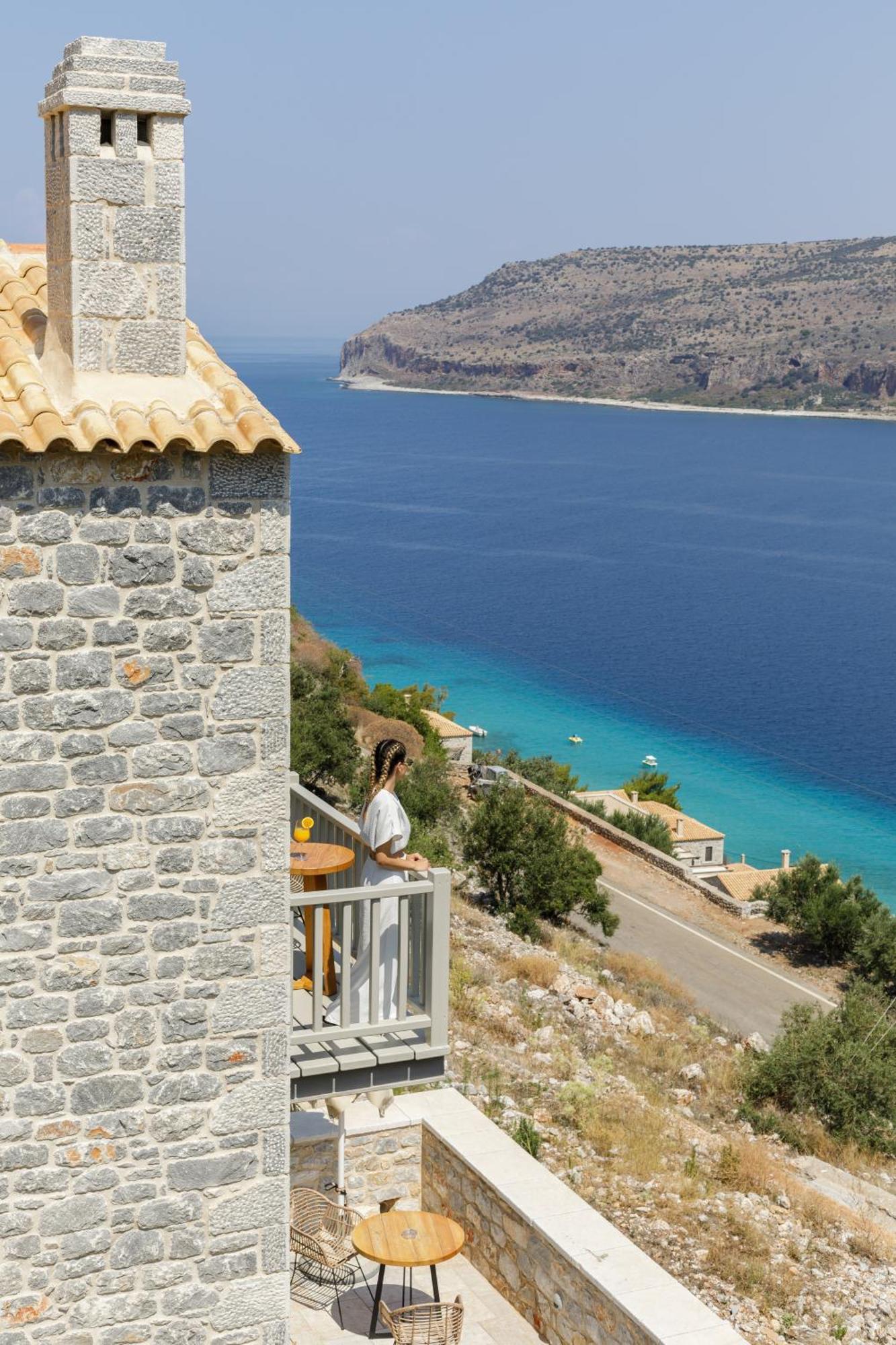Trapela Limeni Luxury Suites Bagian luar foto