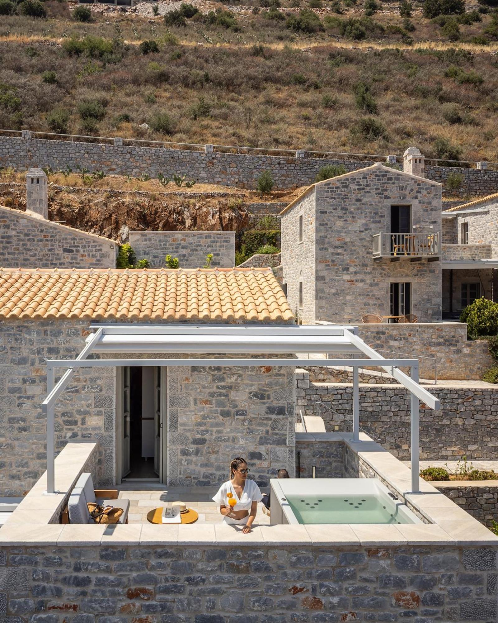 Trapela Limeni Luxury Suites Bagian luar foto