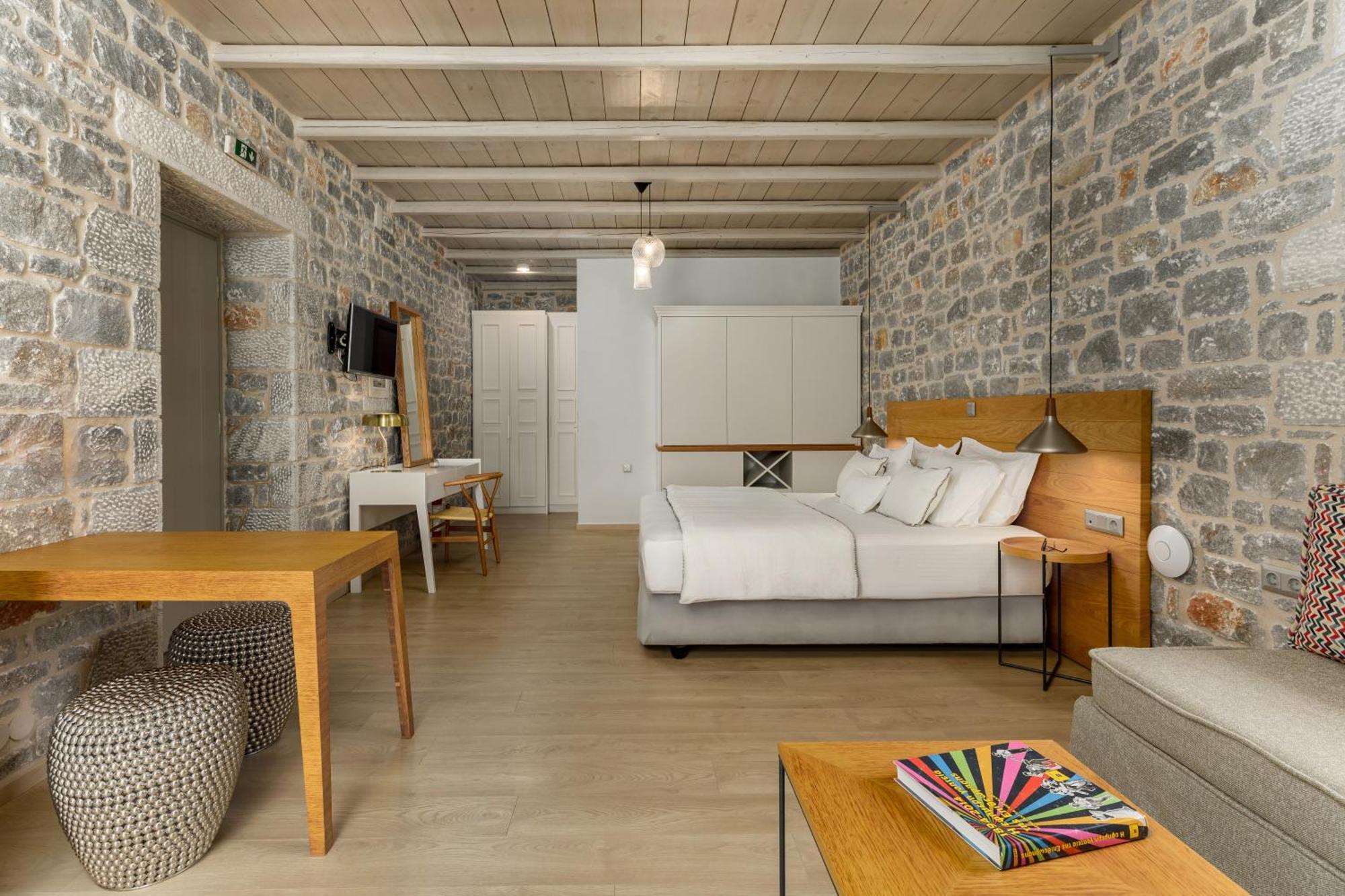 Trapela Limeni Luxury Suites Ruang foto