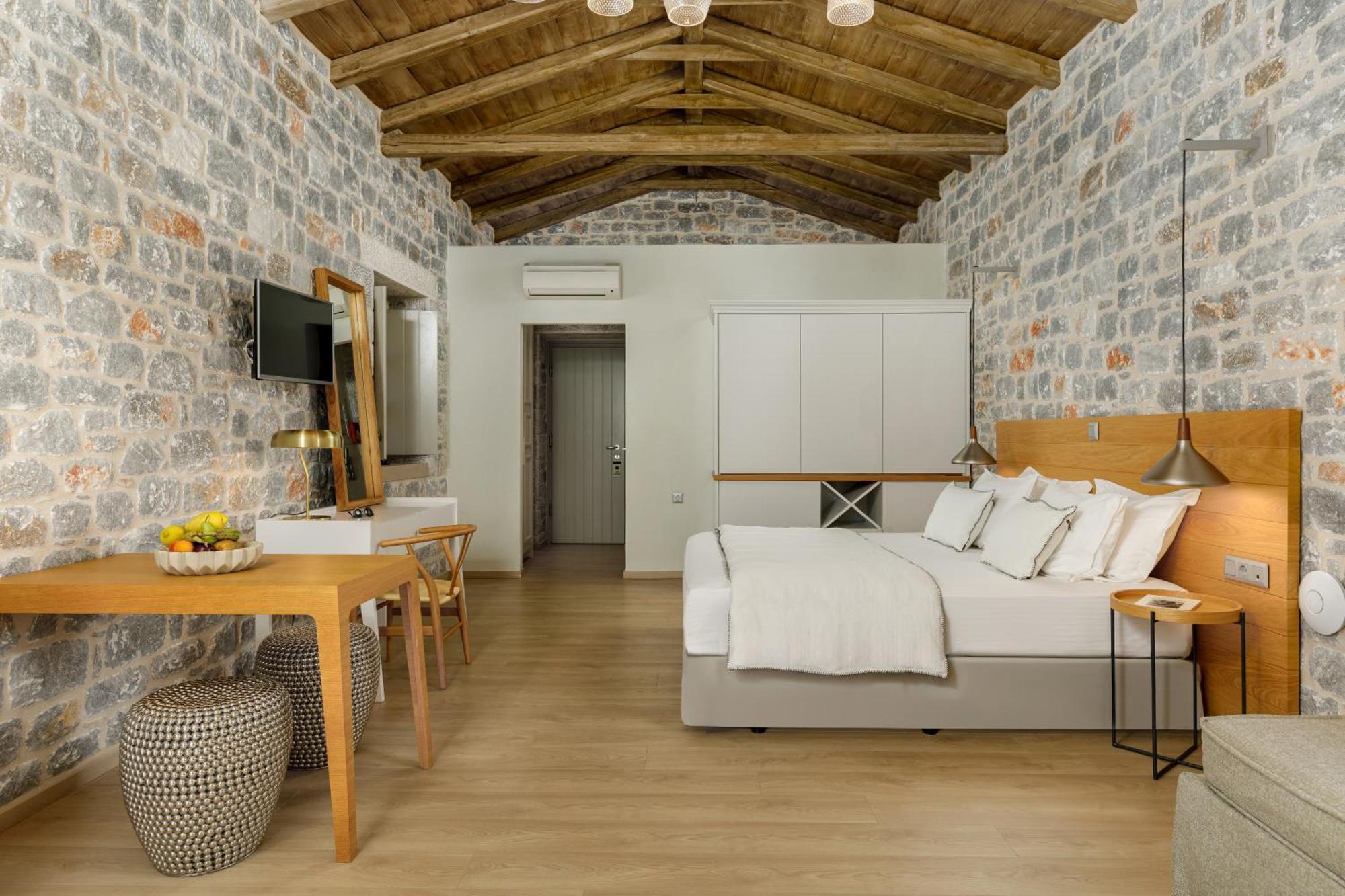 Trapela Limeni Luxury Suites Ruang foto